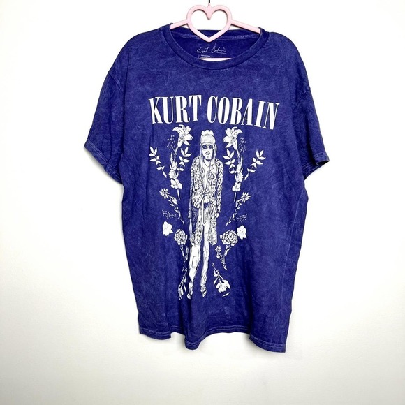 Kurt Cobain NWOT Graphic Floral Crew Neck Short Sleeves Tees Purple Large - Picture 1 of 5